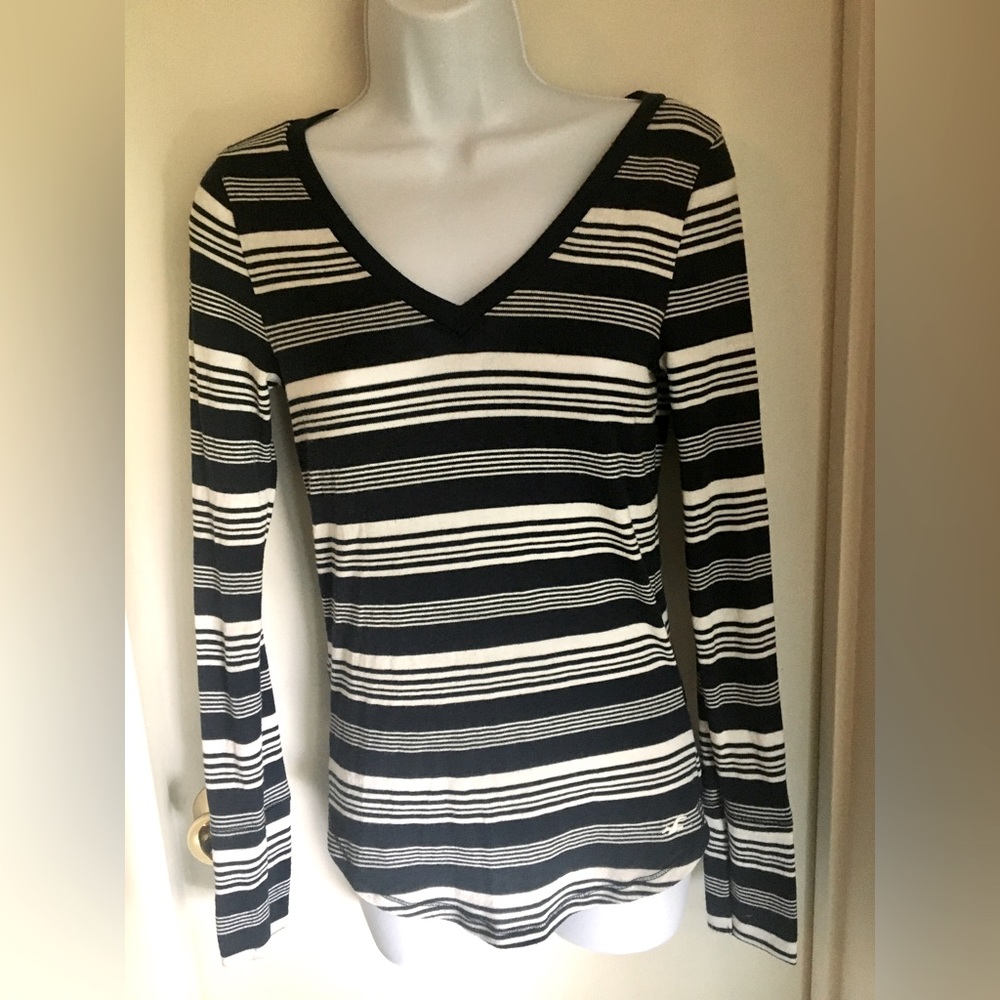 Hollister LS top. S. Good used condition.